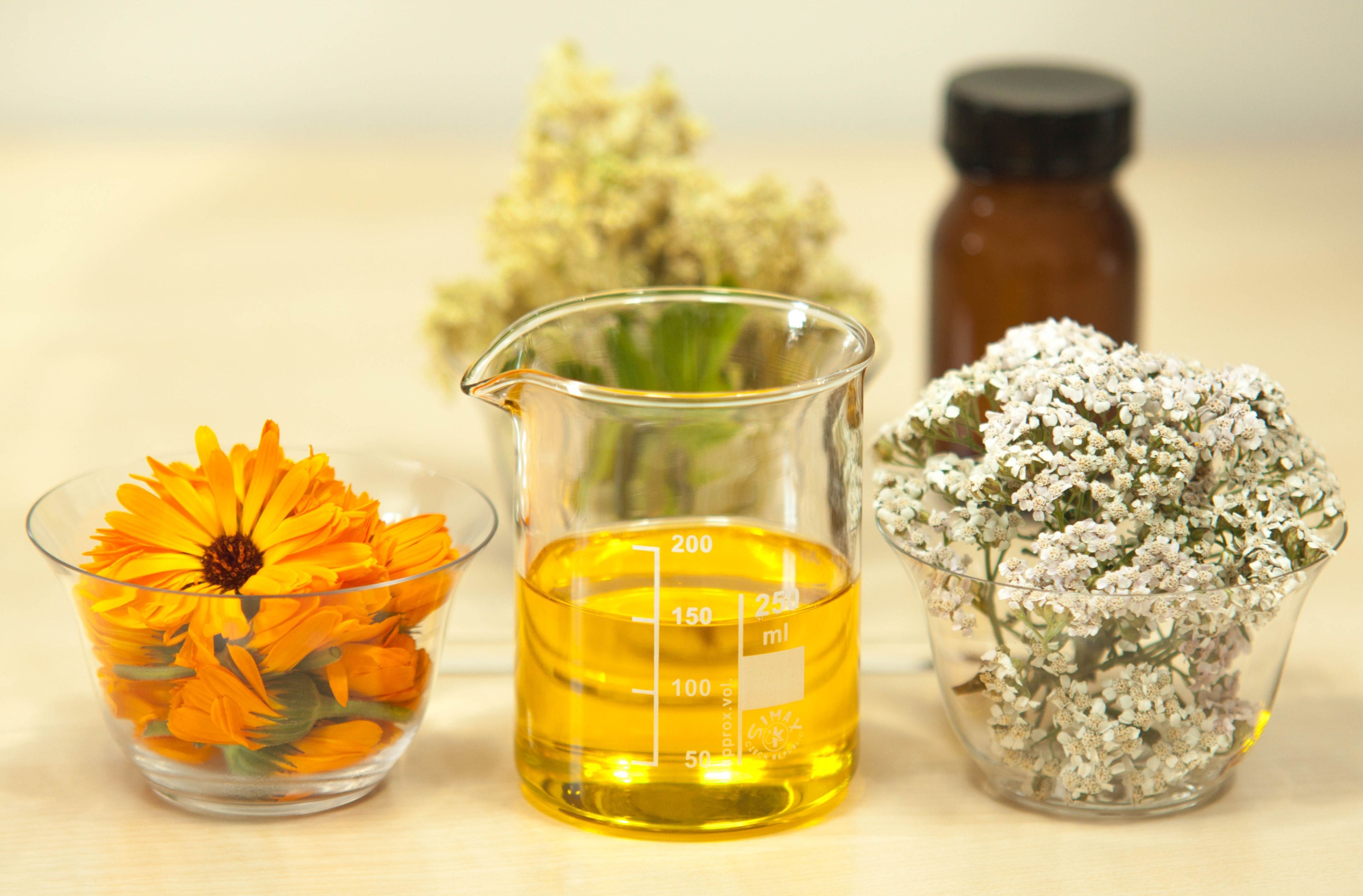 Essential Oils VS Carrier Oils: What's The Difference?