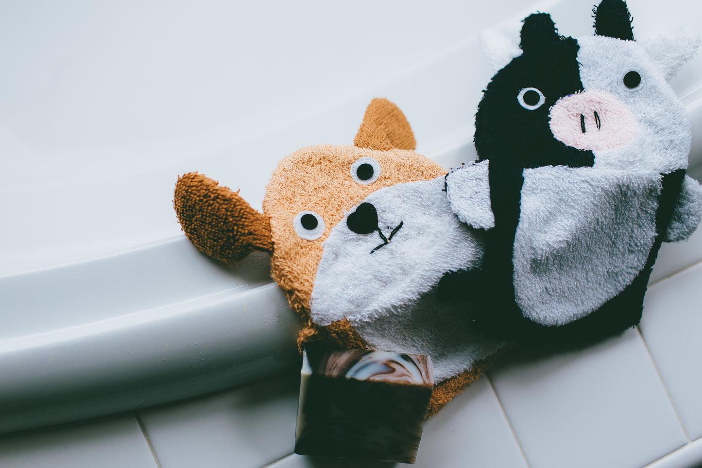 Plantlife Animal Bath Mitts – Fox and Cow Soft Cotton Scrubbies for Kids’ Gentle Cleansing and Fun Bathtime Play