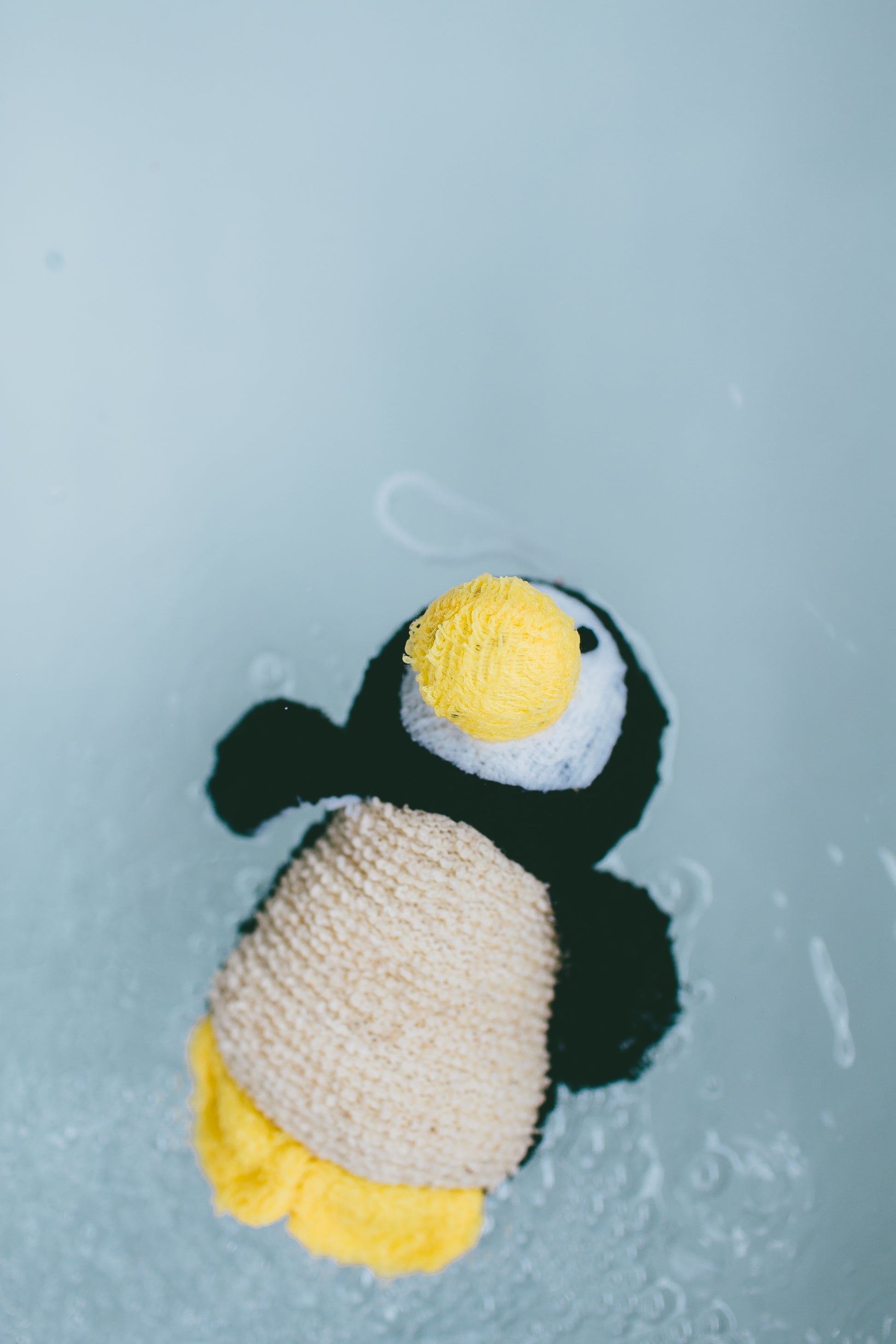 Plantlife Penguin Bath Scrubby – Soft Cotton Kids Bath Accessory Floating in Water for Gentle Exfoliation and Playful Bathtime Fun